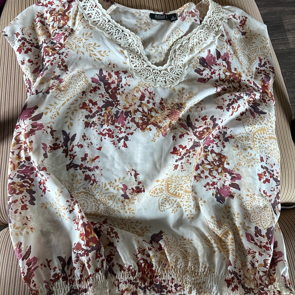 A.n.a Floral Lace Trim top